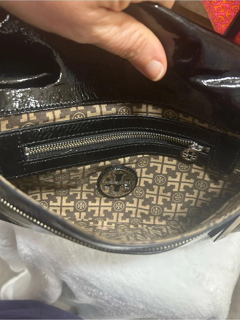 Tory Burch Black Patent Leather Logo Wristlet Clutch - Picture 7 of 14
